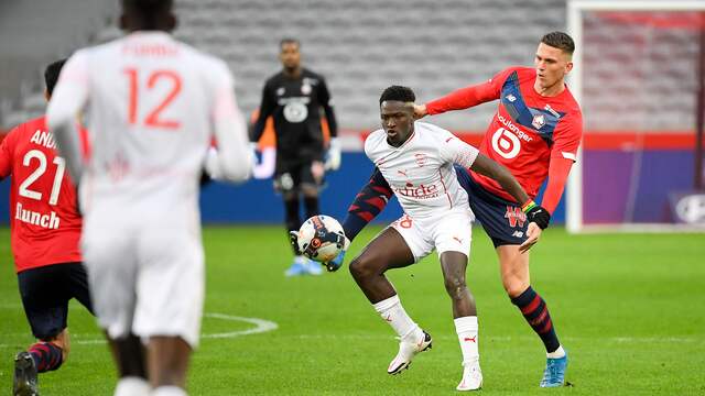 Sven Botman verloor met koploper Lille van degradatiekandidaat Nîmes.