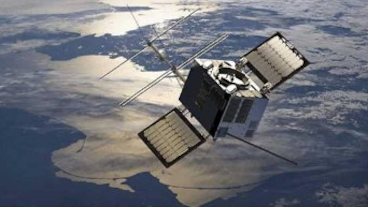 A satellite with a Dutch touch sends a laser beam to Earth for the first time  Technology and science