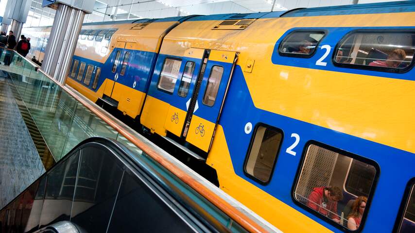 station breda trein intercity ns treinen spoor spoorwegen