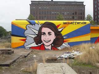 Duitse kunstenaar schildert levensgrote Anne Frank bij Wibautstraat