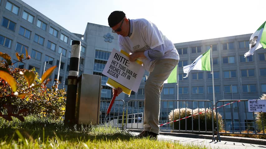 Actievoerders protesteren bij NAM tegen gaswinning Groningen