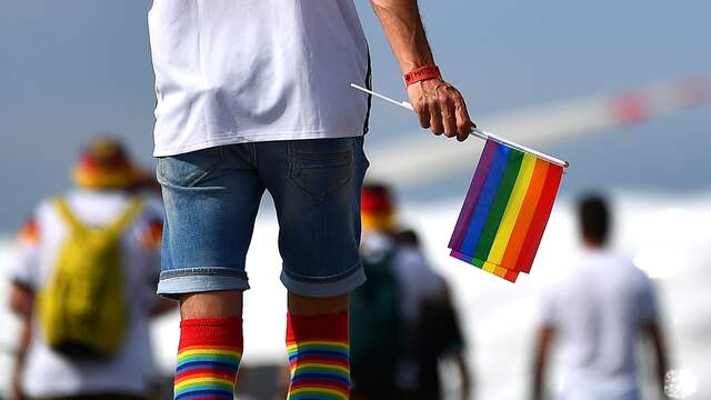 Het aantal regenboogvlaggen in en om het stadion in München is niet bekend.