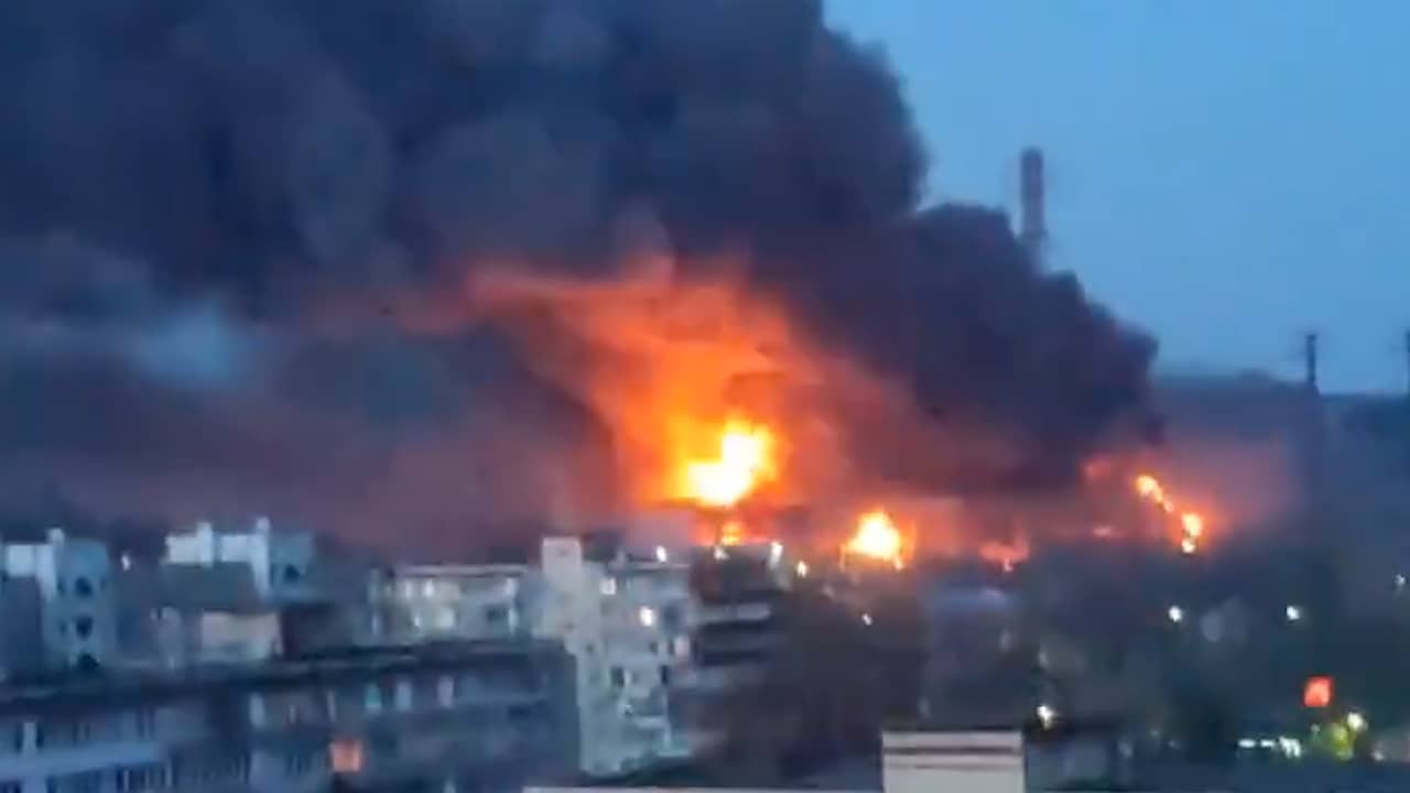 Beeld uit video: Oekraïense energiecentrale staat in brand na Russische aanvallen