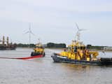 Tanker lekt tweehonderd ton olie in haven Rotterdam