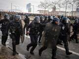 Enorm protest tegen Franse pensioenhervormingen leidt tot rellen