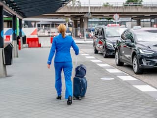 KLM kijkt naar genderneutrale uniformen voor cabinepersoneel
