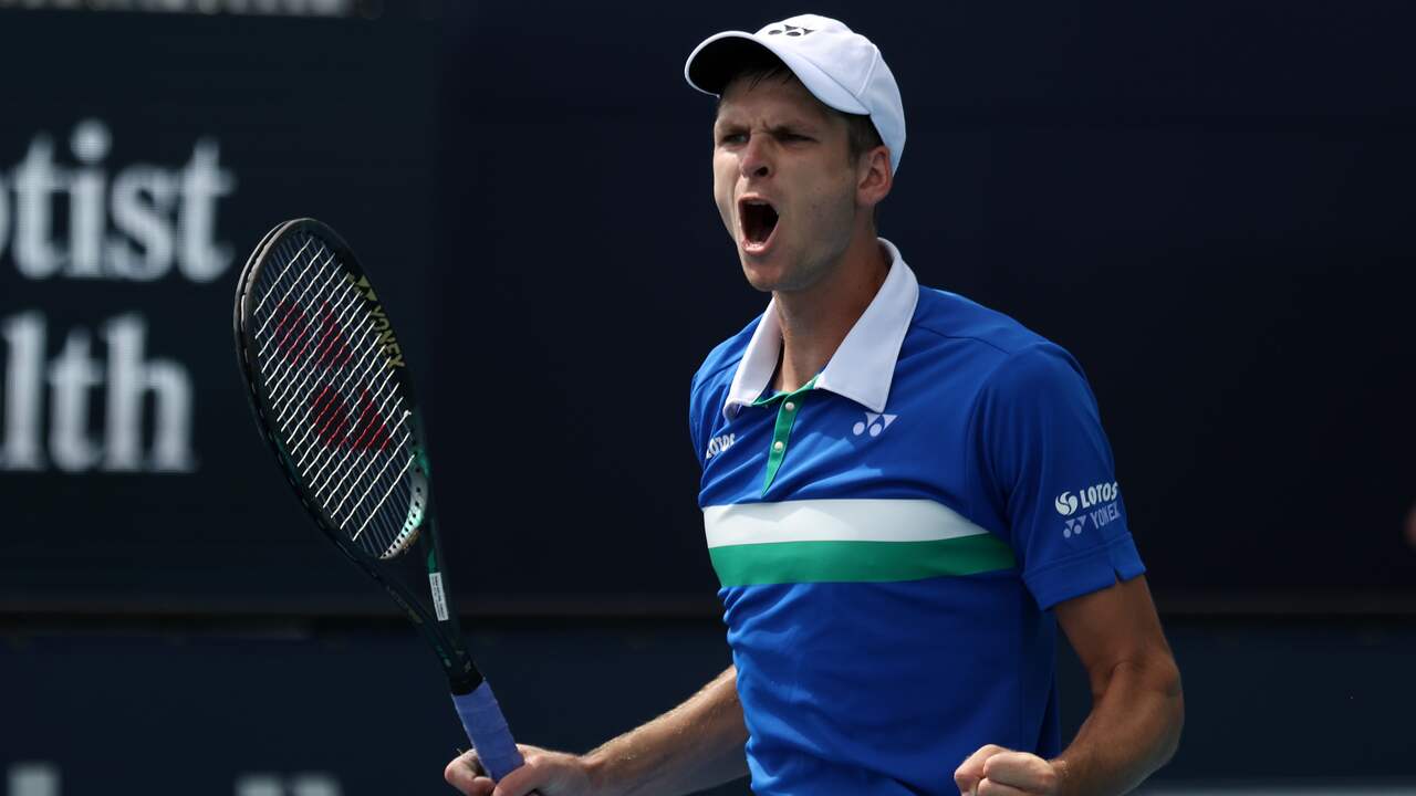Hubert Hurkacz staat voor het eerst bij de laatste vier van een Masters-toernooi.