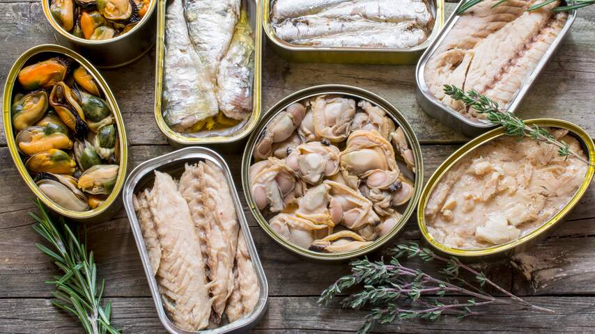 Koken met gehamsterd blikvoer: 'Vis is lang houdbaar, voedzaam en snel klaar'