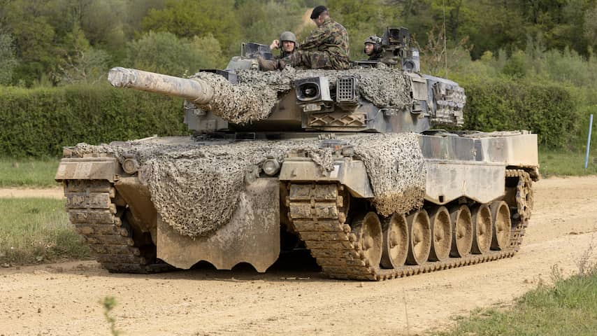 nederlands-leger-krijgt-na-dertien-jaar-weer-eigen-tankbataljon-met-vijftig-tanks.jpg