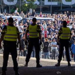 Vijftien arrestaties bij Klassieker tussen Ajax en Feyenoord, twee agenten gewond