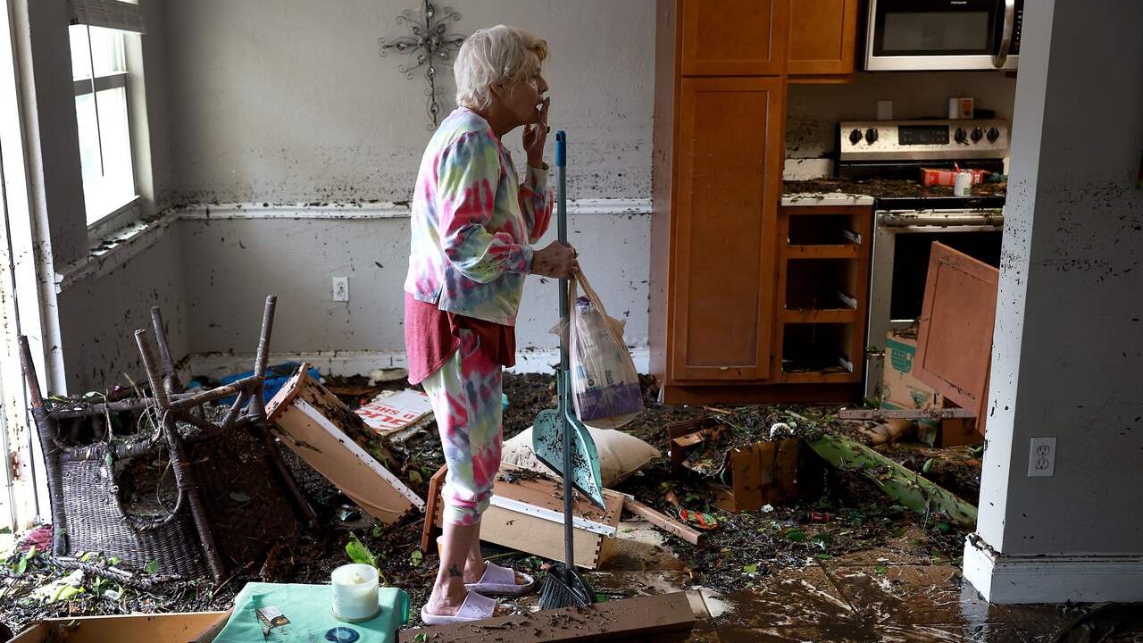 Una donna di Fort Myers è scioccata nel trovare il disordine nel suo appartamento e probabilmente non sa da dove iniziare a pulire.
