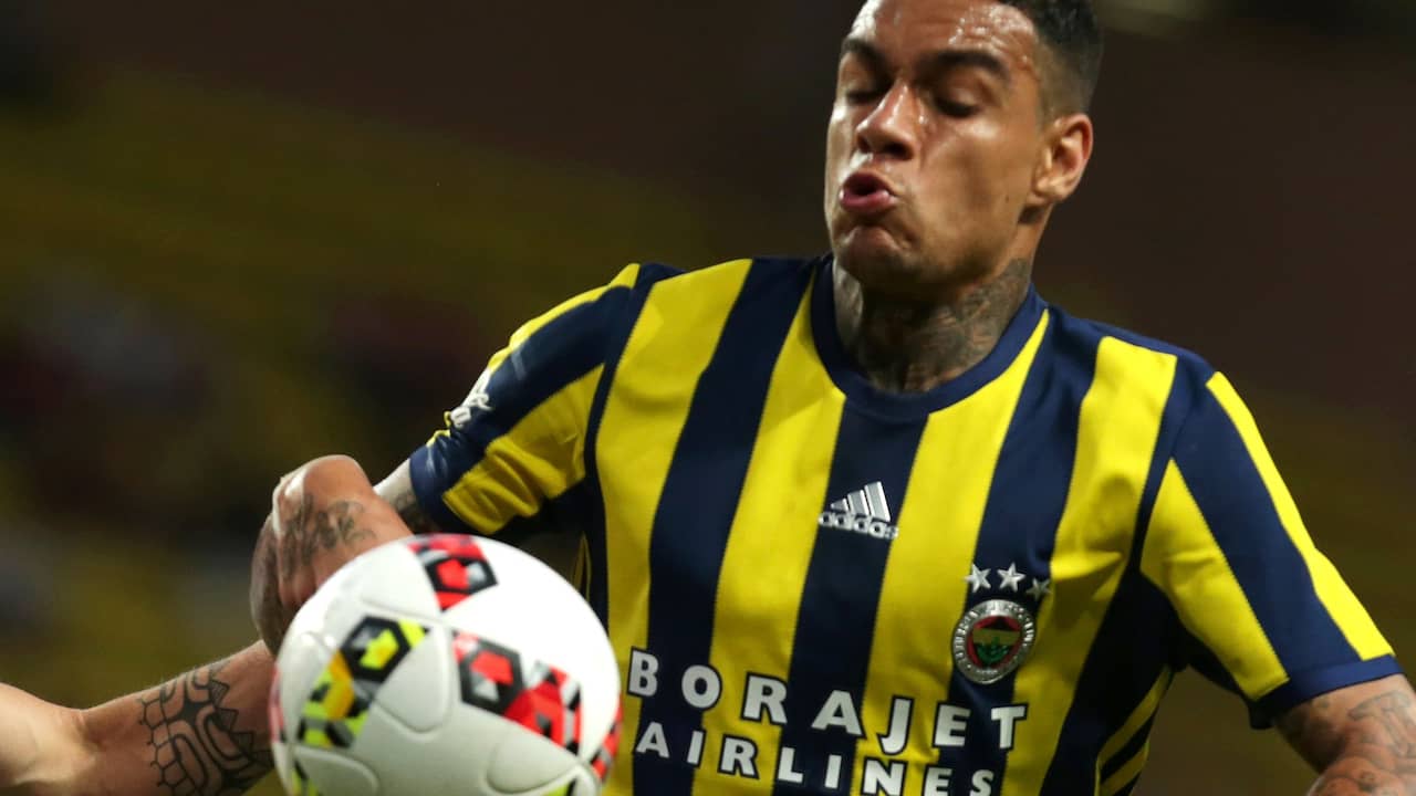 Van Der Wiel headed for Fenerbahce