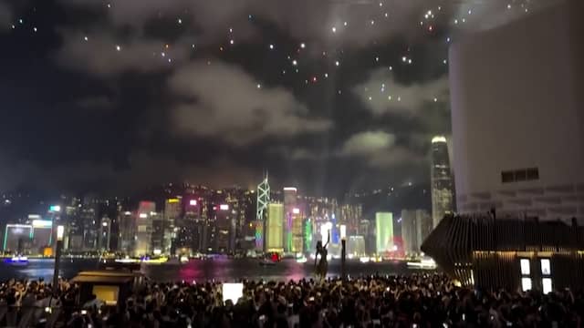 Inwoners Hongkong vergapen zich aan duizenden drones in show