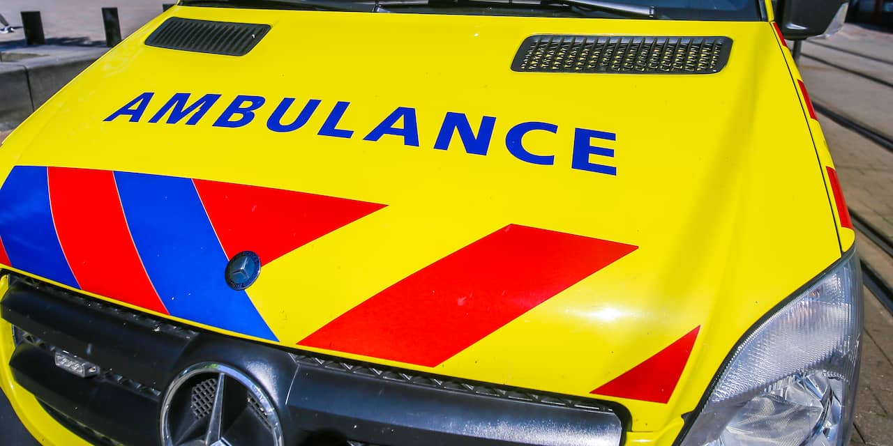 Twee auto's botsen op Langegracht, één automobolist lichtgewond