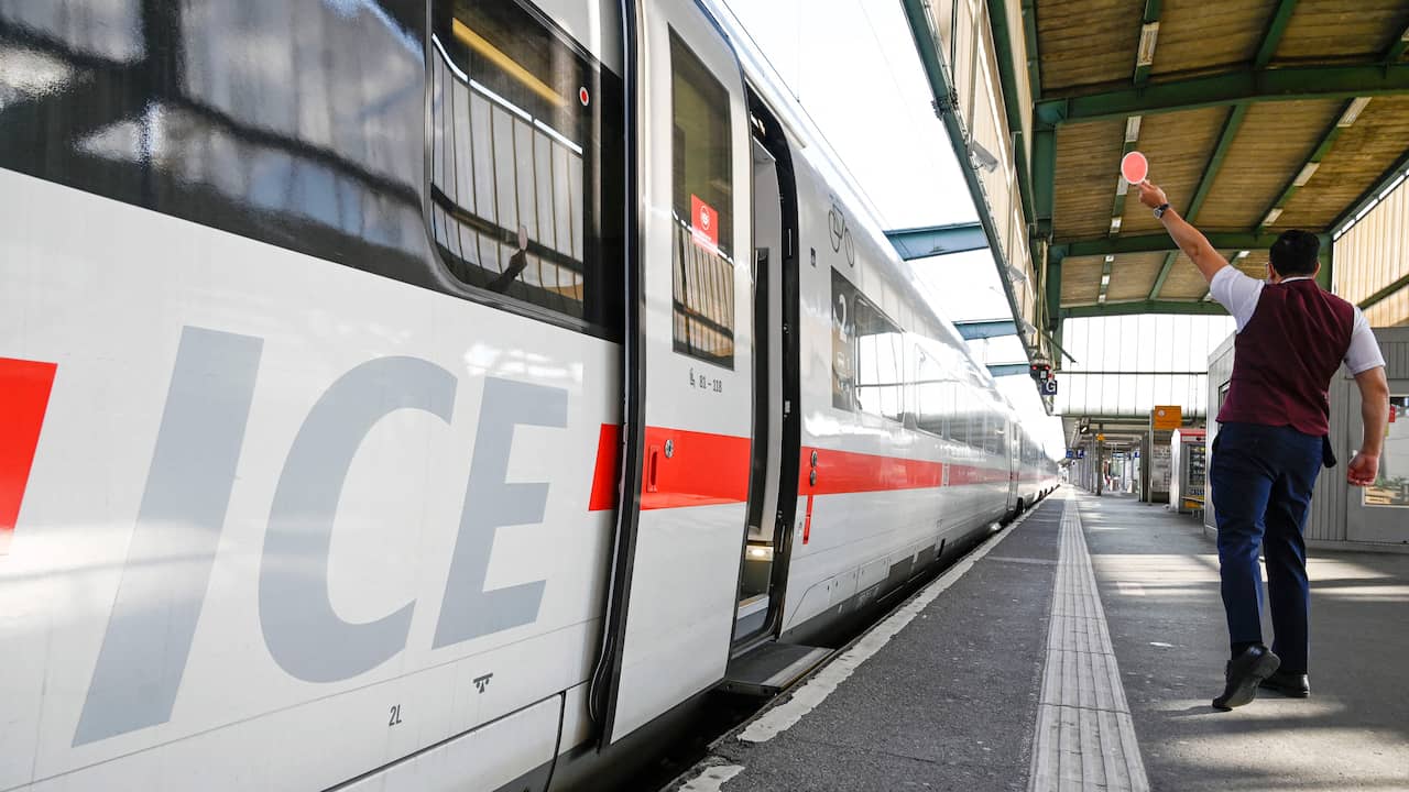 The German court allowed the major Deutsche Bahn railway strike to continue  Economy