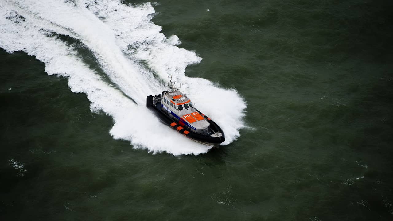 25 Rescued from Sinking Sailing Ship off Vlieland Coast by Emergency Services