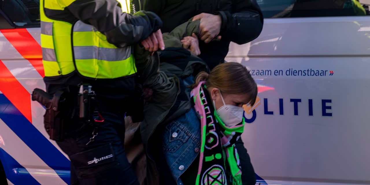 Honderd klimaatdemonstranten aangehouden in Utrecht, ook elders protesten