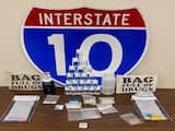 Amerikaanse politie vindt drugs in tas met opdruk 'Tas zit vol met drugs'