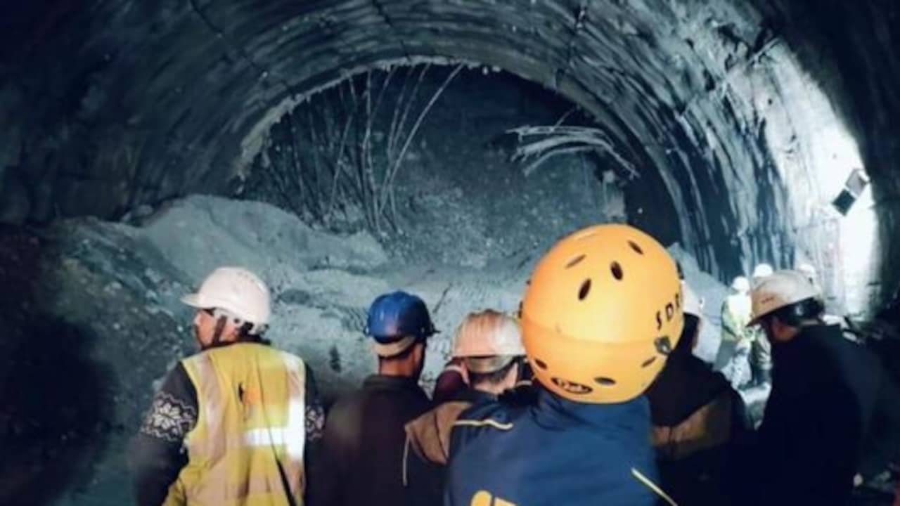 Beeld uit video: Tientallen Indiase arbeiders opgesloten in ingestorte tunnel