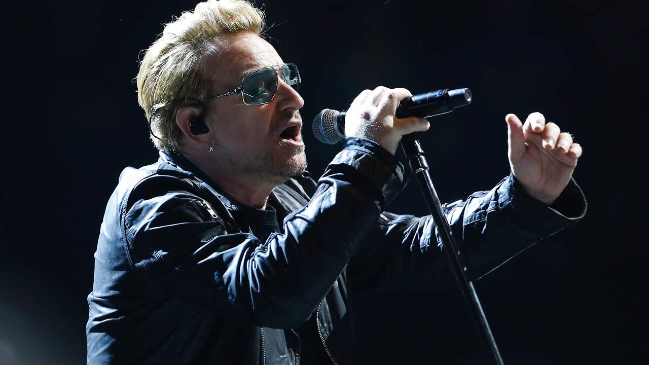 Beeld uit video: Parijse concert U2 in teken van slachtoffers