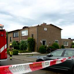 Video | Daken van zeker vijf huizen gewaaid in Limburgs dorp Beek