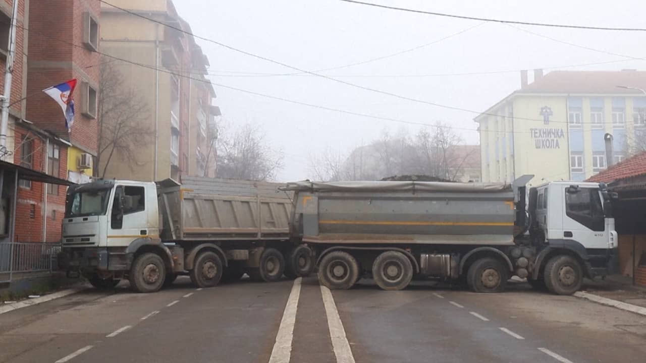 Beeld uit video: Serviërs in Kosovo blokkeren weg vanwege spanningen met Servië