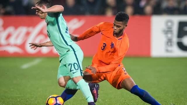 Jeremiah St. Juste in het shirt van Jong Oranje.