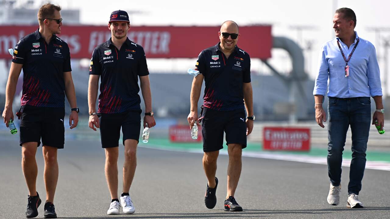 Max Verstappen verkende donderdag het asfalt in Qatar te voet.