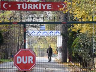 Turkije levert in niemandsland gevangen IS-strijder uit aan VS