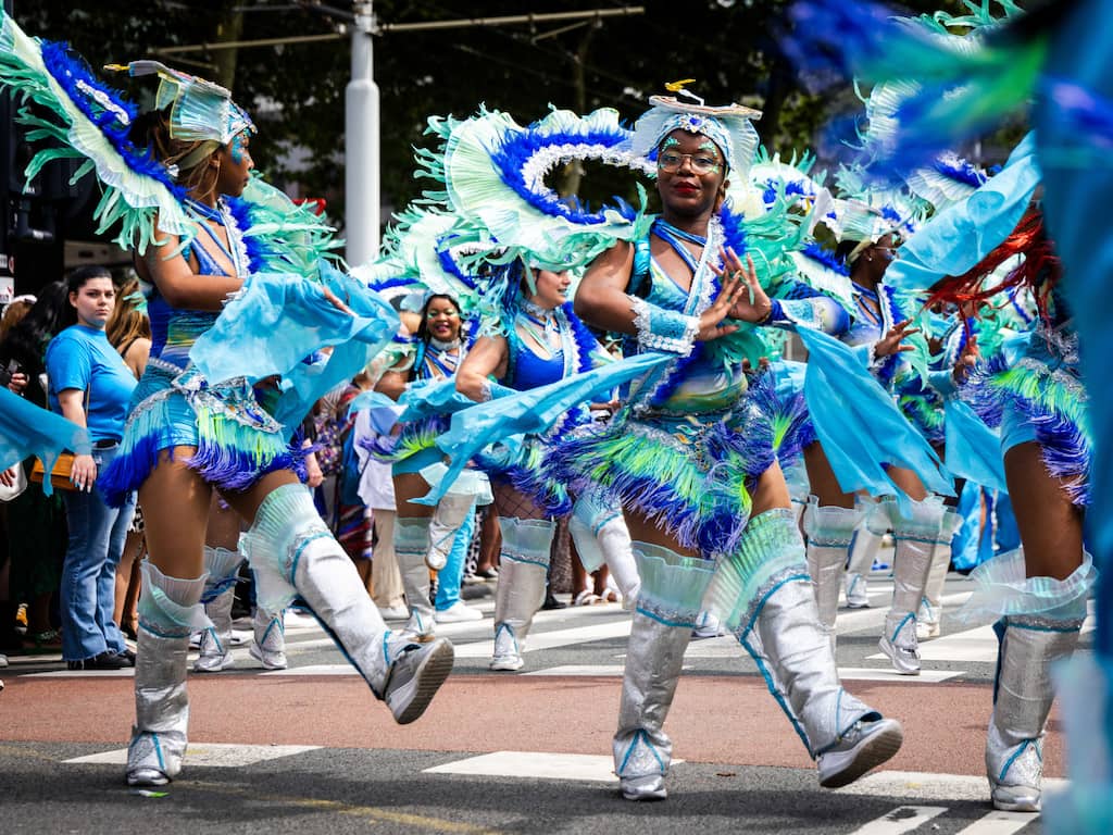 Zomercarnaval Rotterdam Verloopt Feestelijk En Zonder Grote Incidenten Binnenland Nu Nl