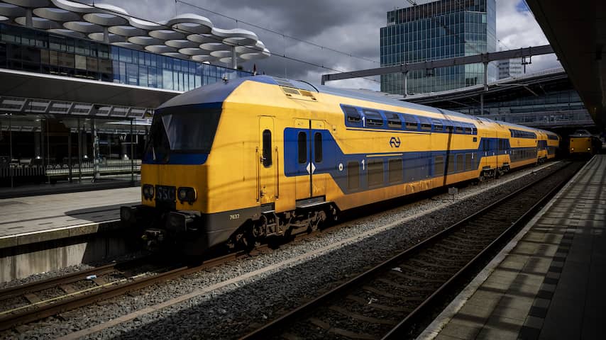 Treinverkeer tussen Utrecht en Woerden ligt rest van de ochtend plat