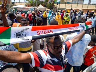 Gesprekken tussen militaire raad en betogers in Soedan opgeschort