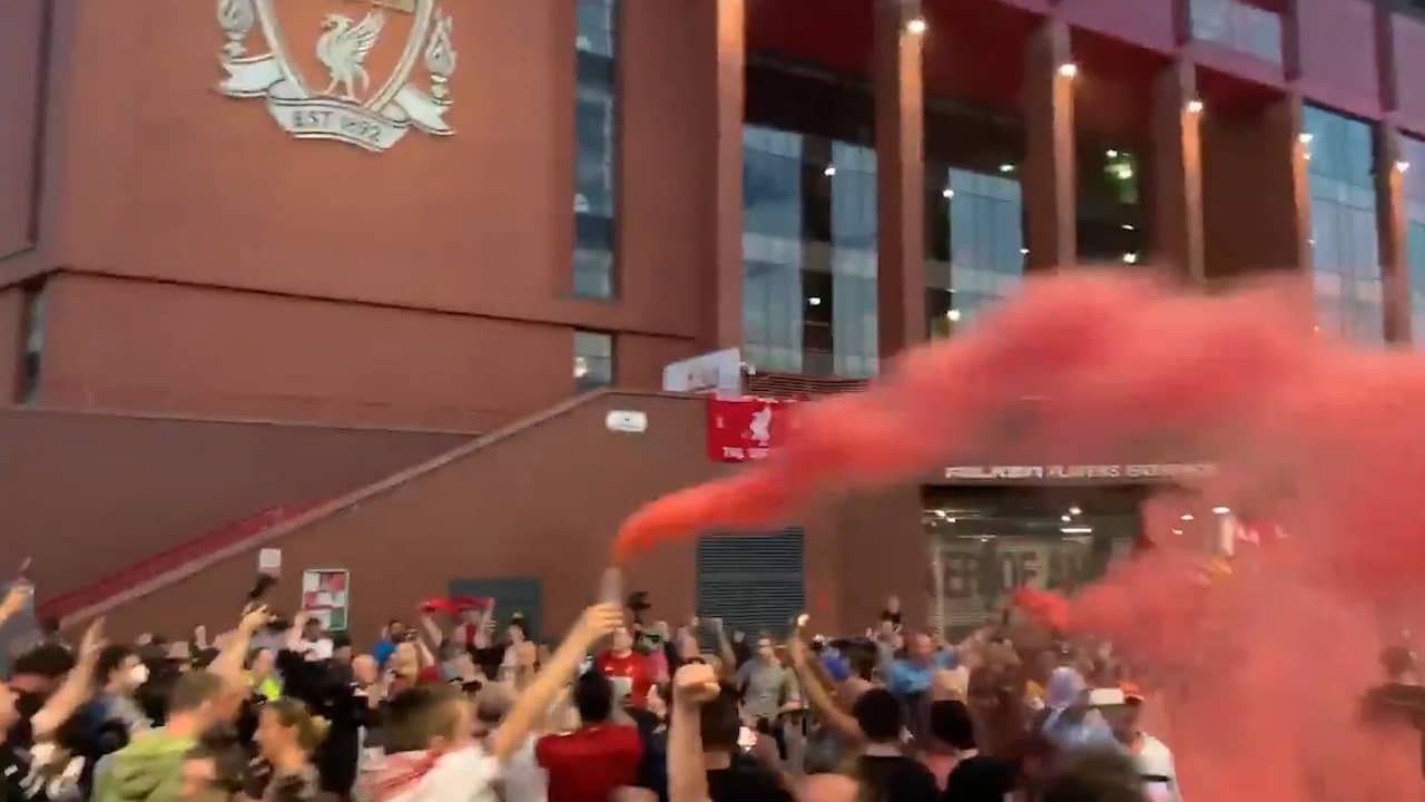 Beeld uit video: Feest in Liverpool: fans en spelers vieren historische landstitel