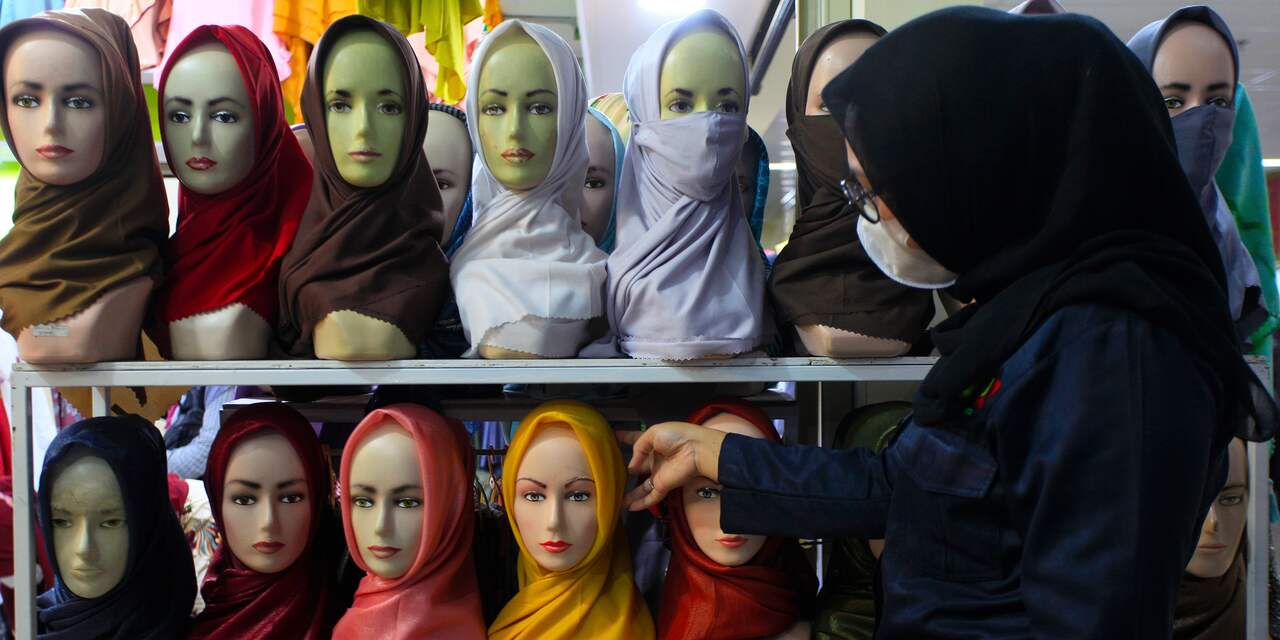Handhavers in Utrecht mogen binnenkort een hoofddoek dragen