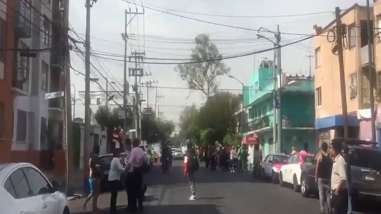 Beeld uit video: Gebouwen schudden heen en weer door aardbeving in Mexico