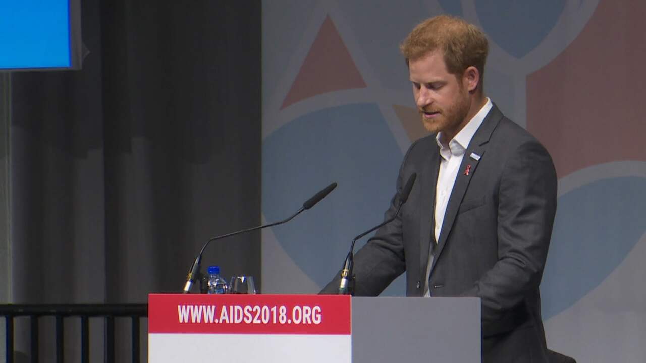 Beeld uit video: Prins Harry en Elton John presenteren nieuw aidsinitiatief in Amsterdam