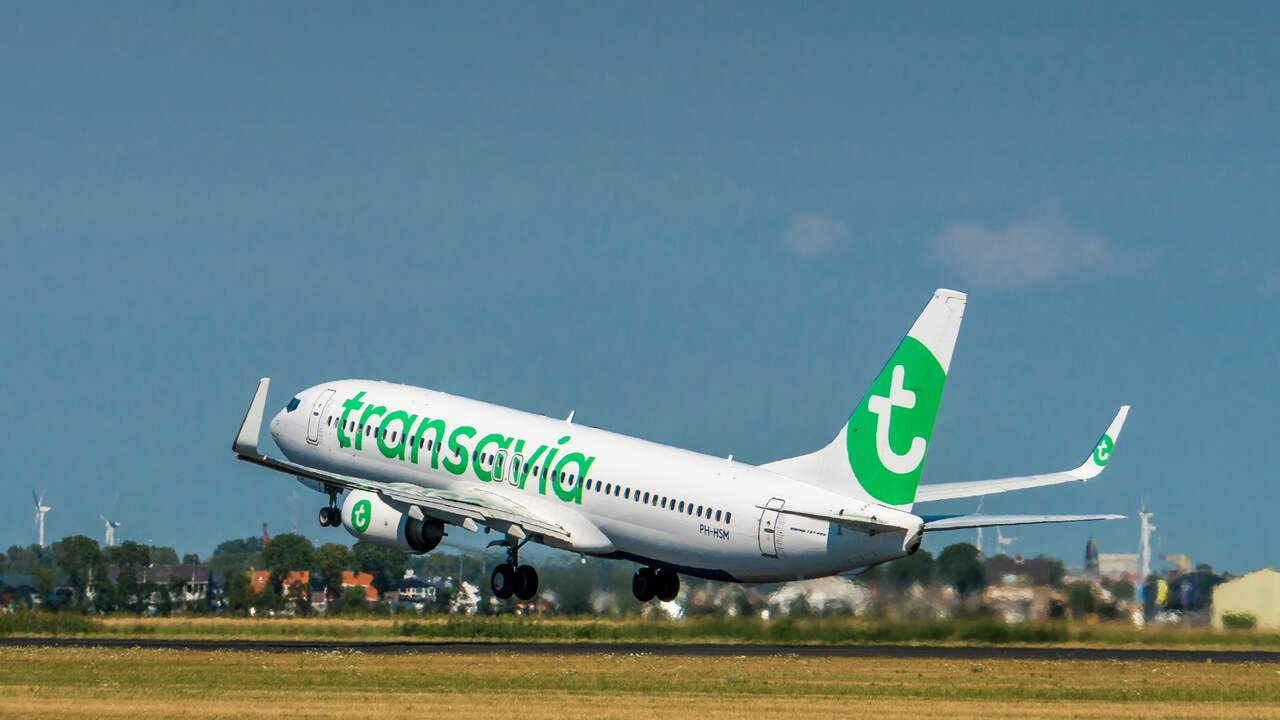 Transavia pilots wanted to take off from the taxiway at Schiphol ...