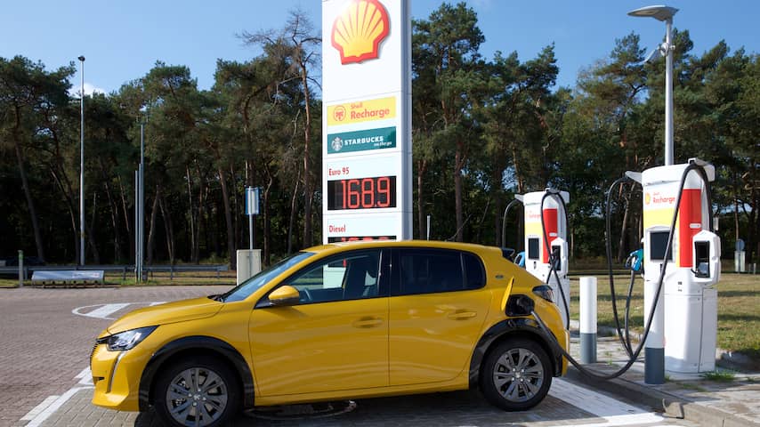Elektrische auto rijden kost nu bijna hetzelfde als auto op benzine