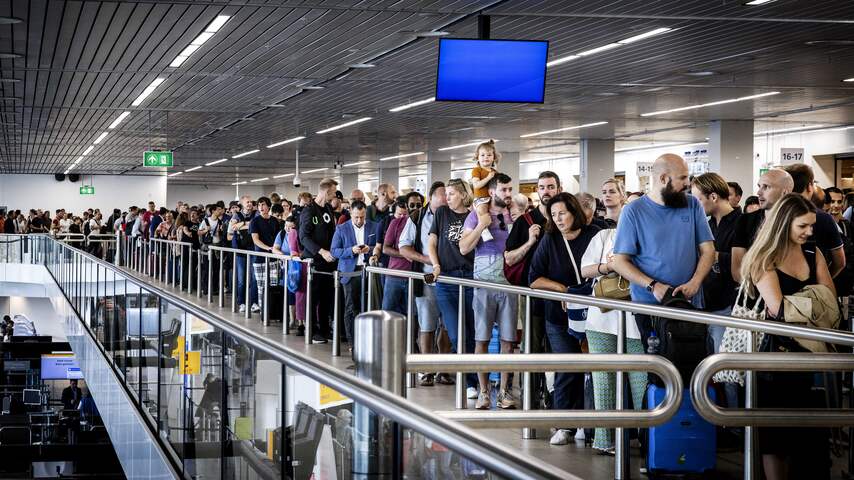 Schiphol nog steeds in onderhandeling over schrappen van vluchten