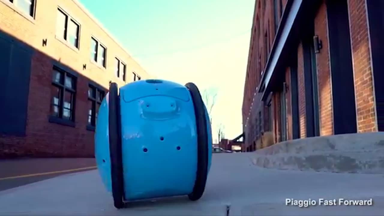 Beeld uit video: Gita is een slimme butler-robot van Vespa-maker Piaggio