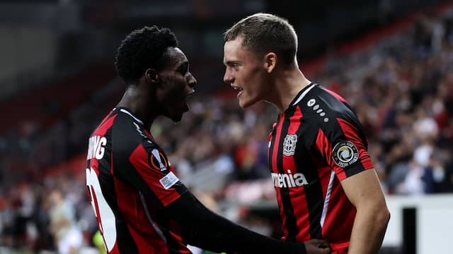 Jeremie Frimpong gaf bij beide goals van Leverkusen de assist.