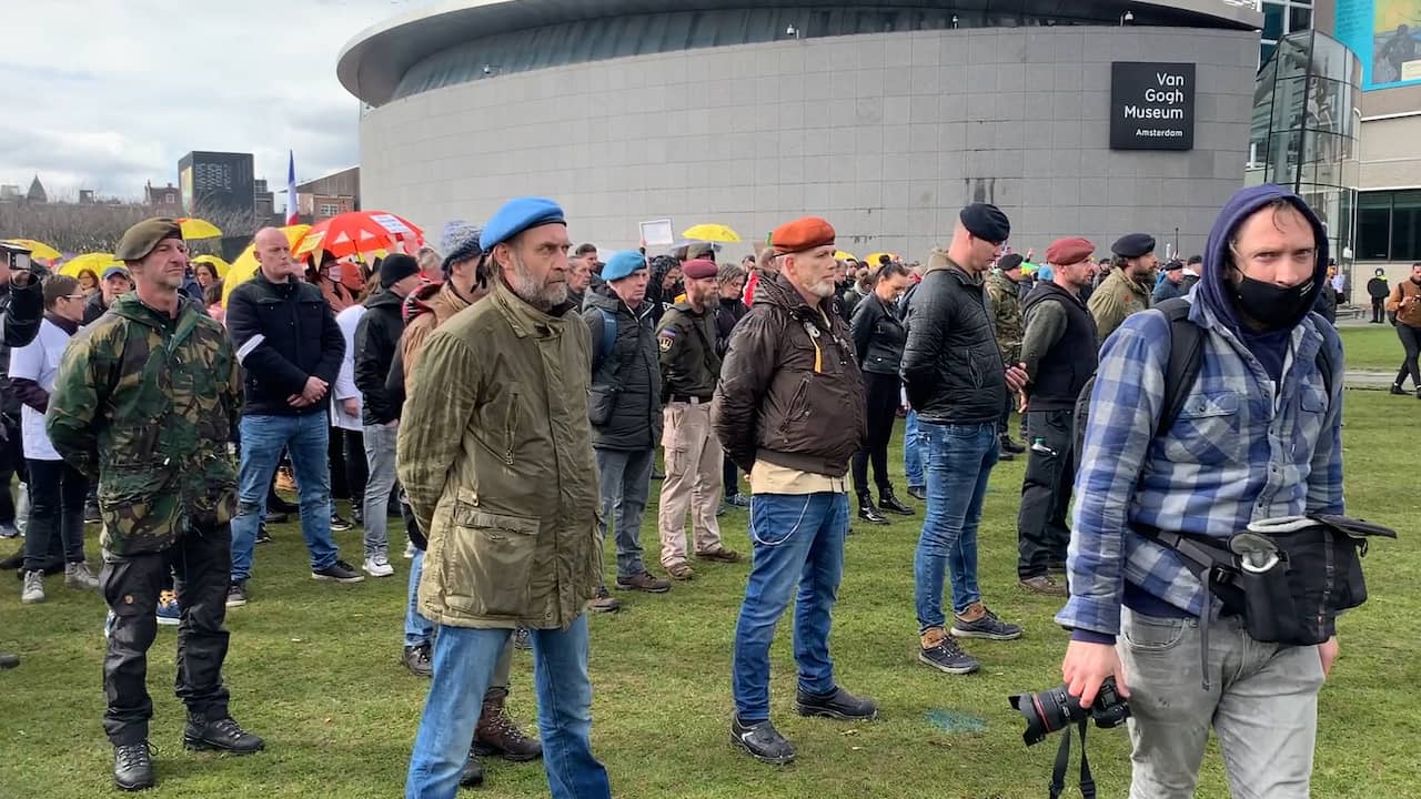 Politie Grijpt Weer In Bij Coronabetoging Op Museumplein In Amsterdam Nu Het Laatste Nieuws Het Eerst Op Nu Nl