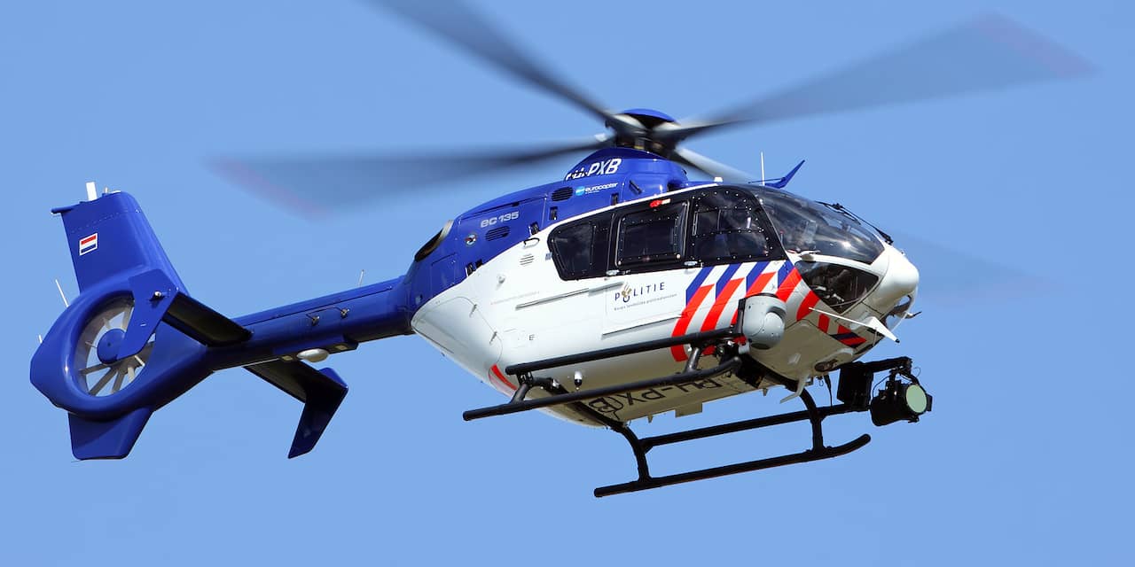 Politiehelikopter oefent boven Leiden