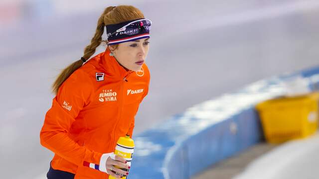 Antoinette de Jong gaat voorlopig aan de leiding bij het EK allround.