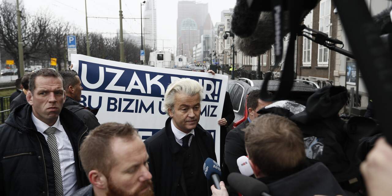 Geert Wilders demonstreert bij Turkse ambassade Den Haag