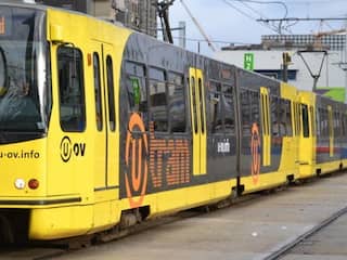 'Auto botst met tram op Beneluxlaan Utrecht'