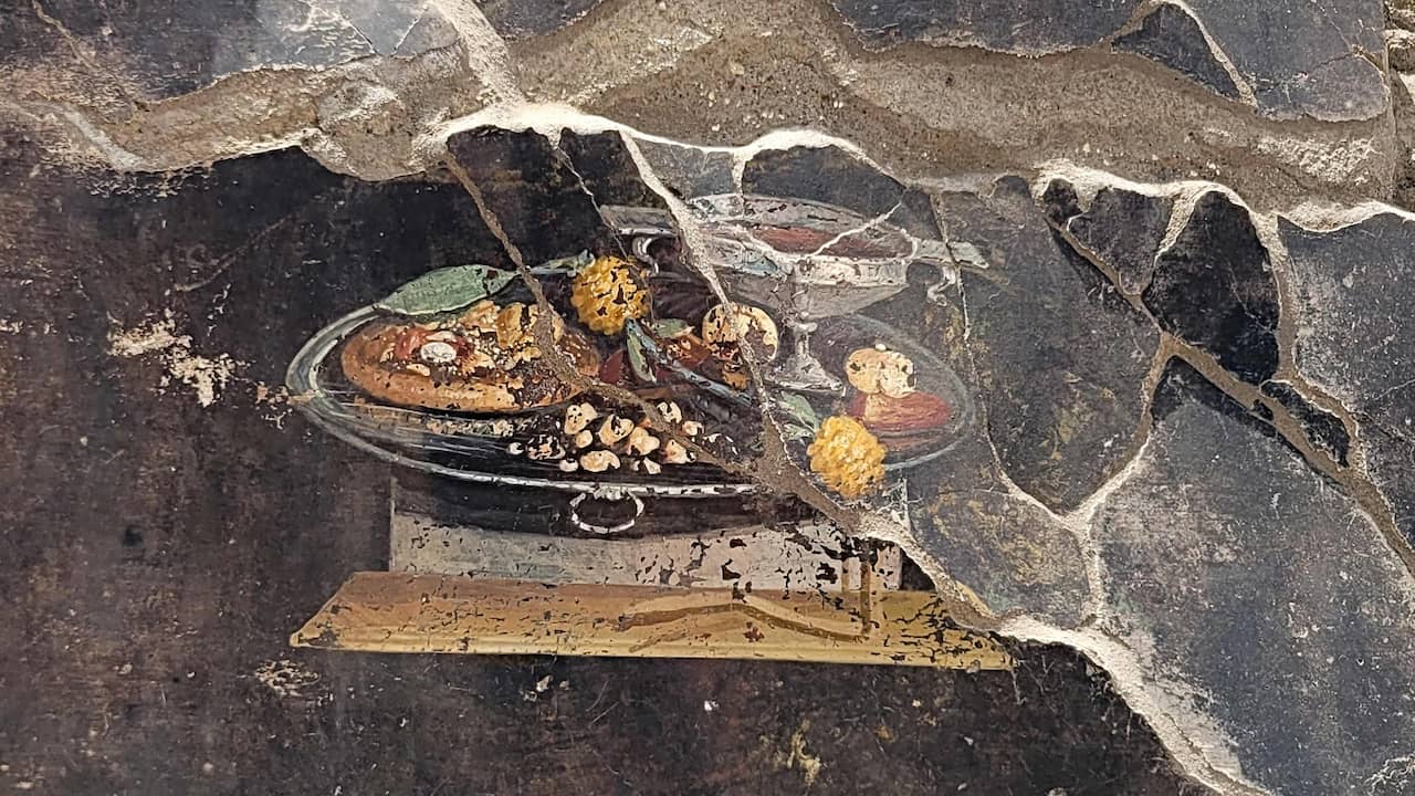 Archaeologists Discover 2,000-Year-Old Ancestor to Italian Pizza in Pompeii Ruins