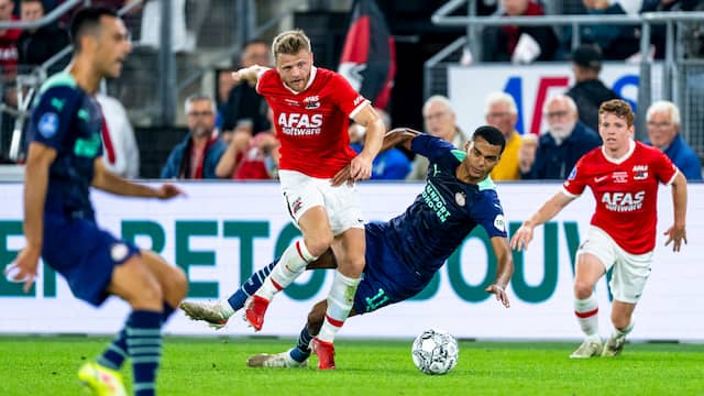 Halverwege leidde PSV met 0-1.
