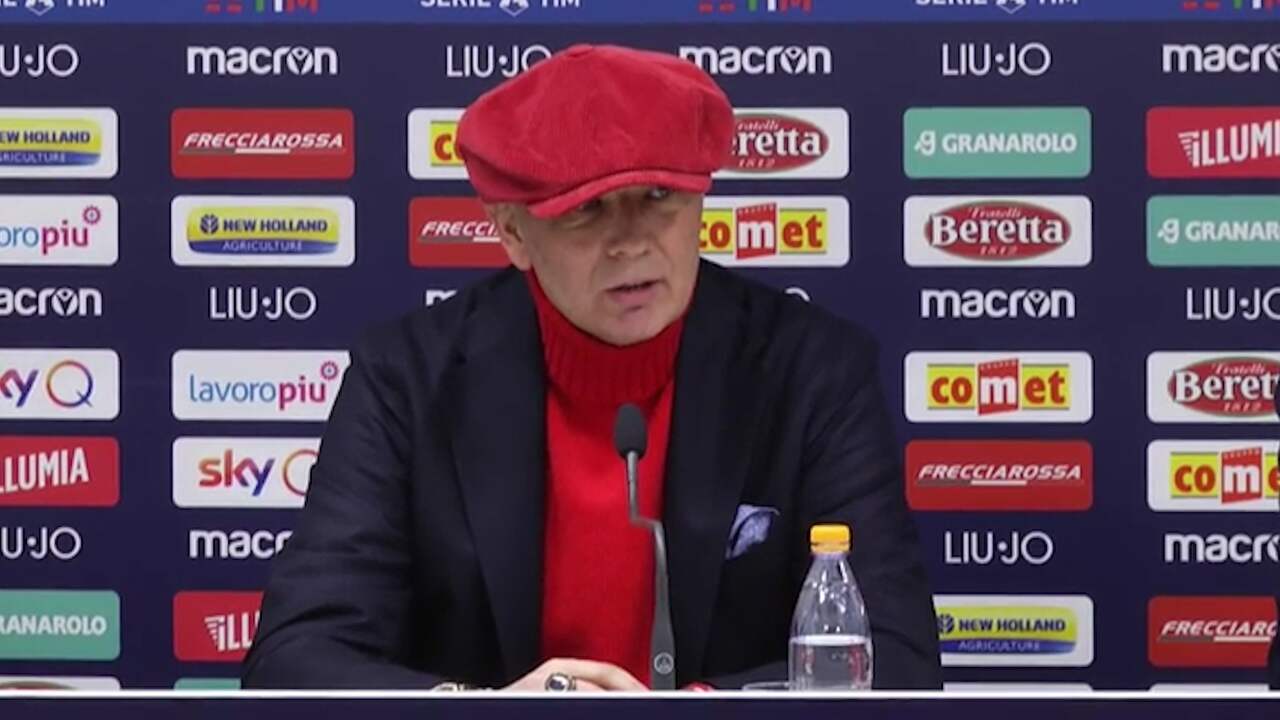 Beeld uit video: Zieke Mihajlovic verrast door eigen ploeg tijdens persconferentie