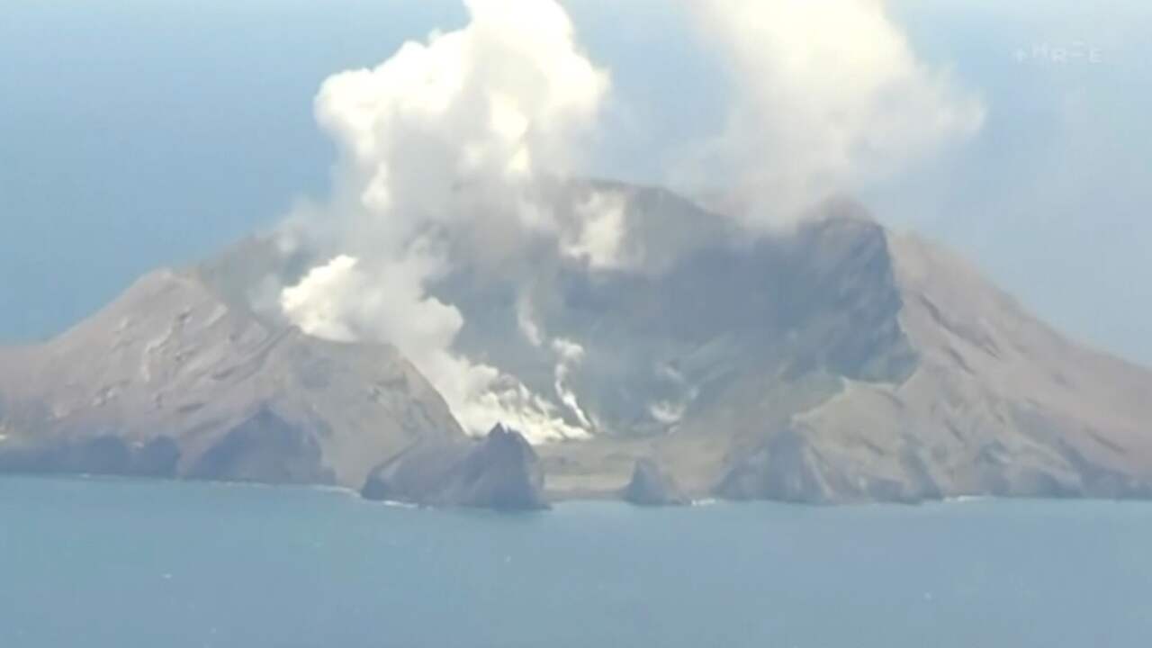 Beeld uit video: Nieuw-Zeeland staakt zoekactie vanwege nieuwe activiteit vulkaan